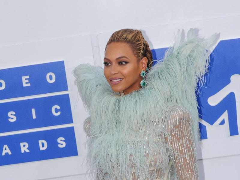Beyonce Teams With Tiffany & Co. For Collection Benefitting Black ...