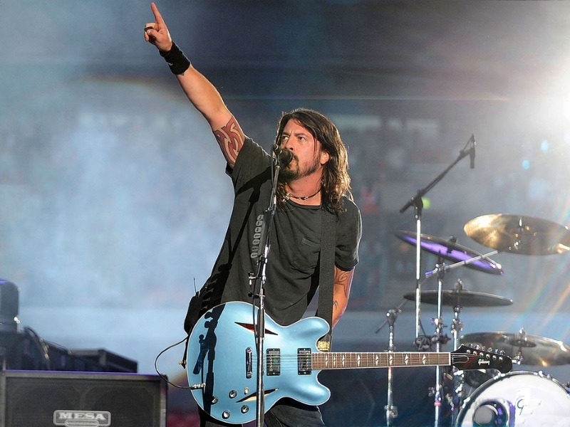 FOO FIGHTERS RETURN TO THE STAGE WITH NEW DRUMMER