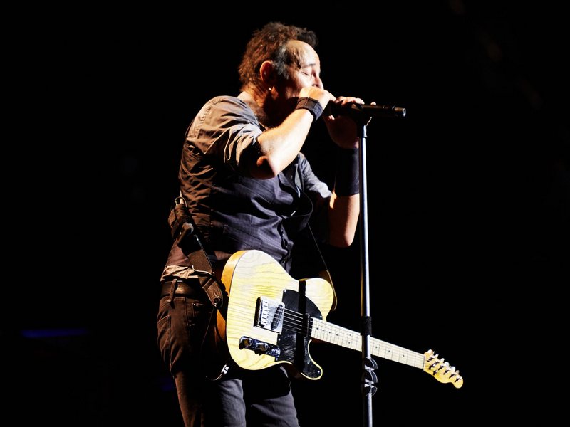 BRUCE SPRINGSTEEN OFFERS UP HYDE PARK CONCERT ONLINE TO HELP WITH 'SOCIAL DISTANCING'