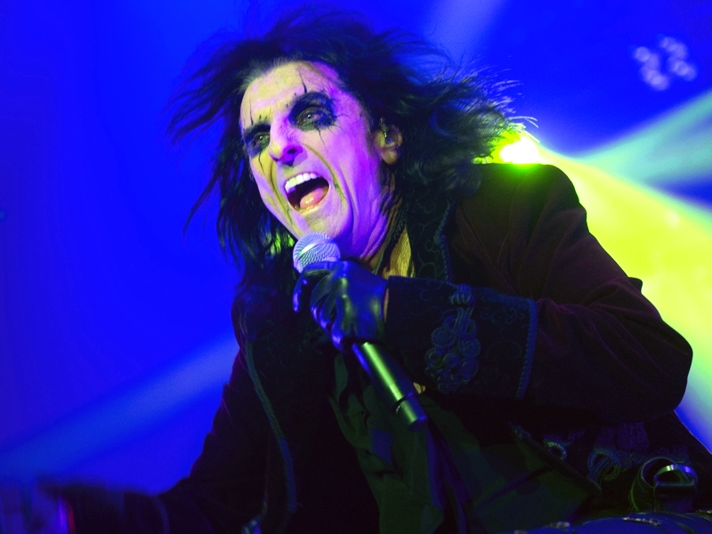 ALICE COOPER ROLLS OUT ‘TOO CLOSE FOR COMFORT’ TOUR DATES Nights with