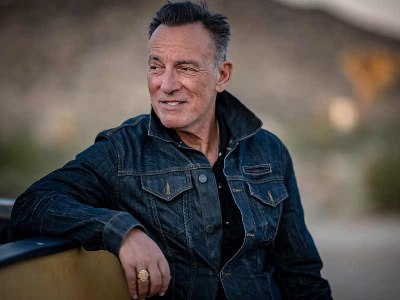 BRUCE SPRINGSTEEN GETS A QUARANTINE HAIRCUT FROM THE WIFE