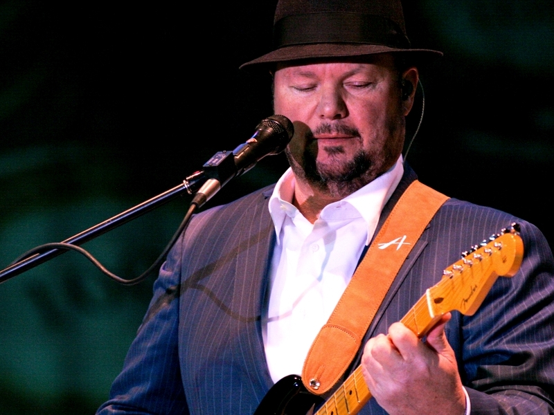 CHRISTOPHER CROSS SUFFERS TEMPORARY PARALYSIS DUE TO COIVID-19