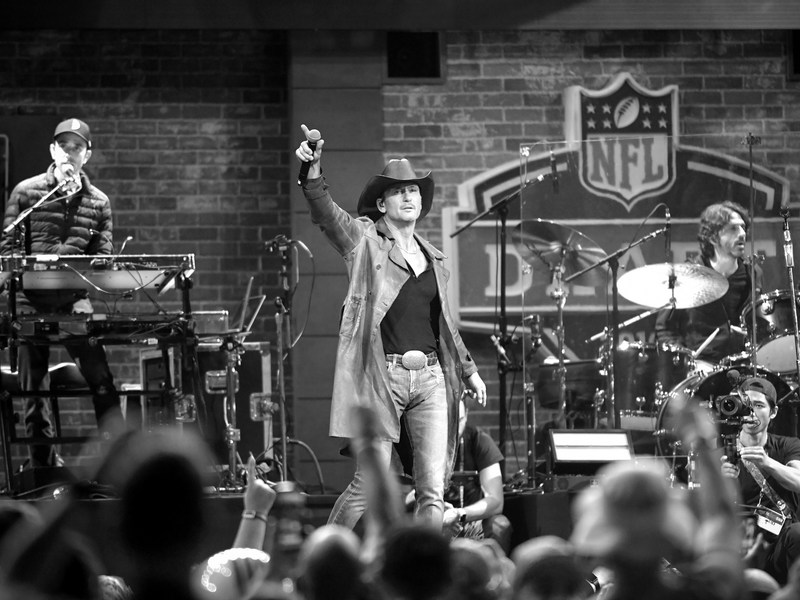 Tim McGraw Announces 2024 Standing Room Only Tour