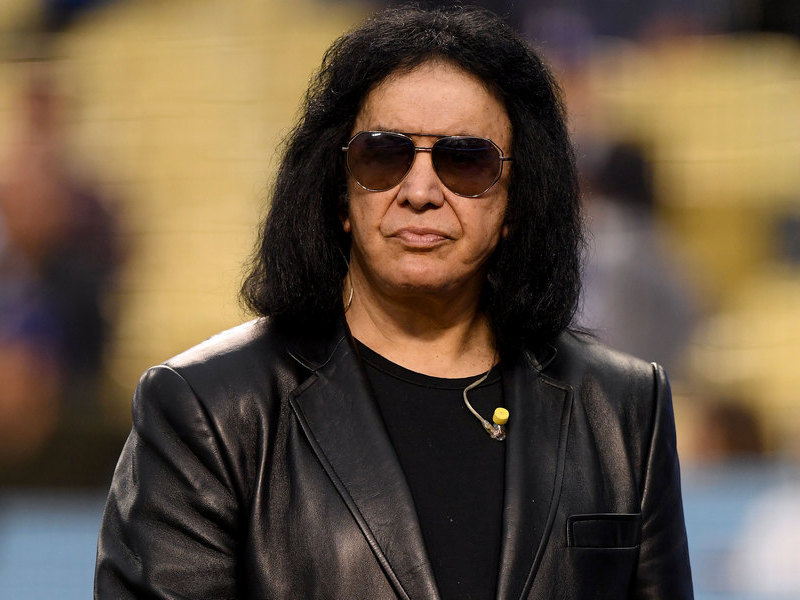 GENE SIMMONS APOLOGIZES TO DAVID LEE ROTH